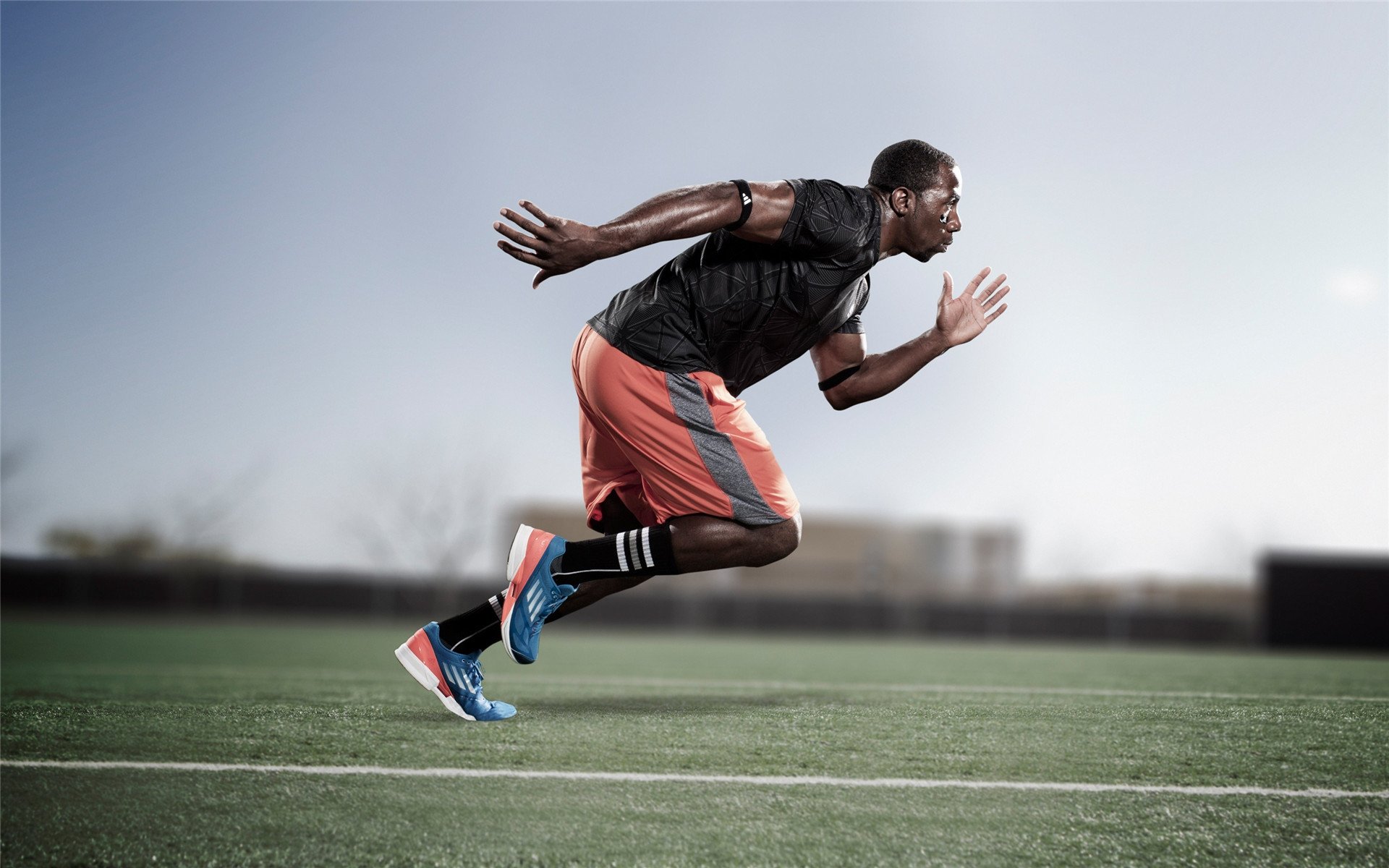 攀登巨岩：登山者的极限挑战，极限攀岩视频